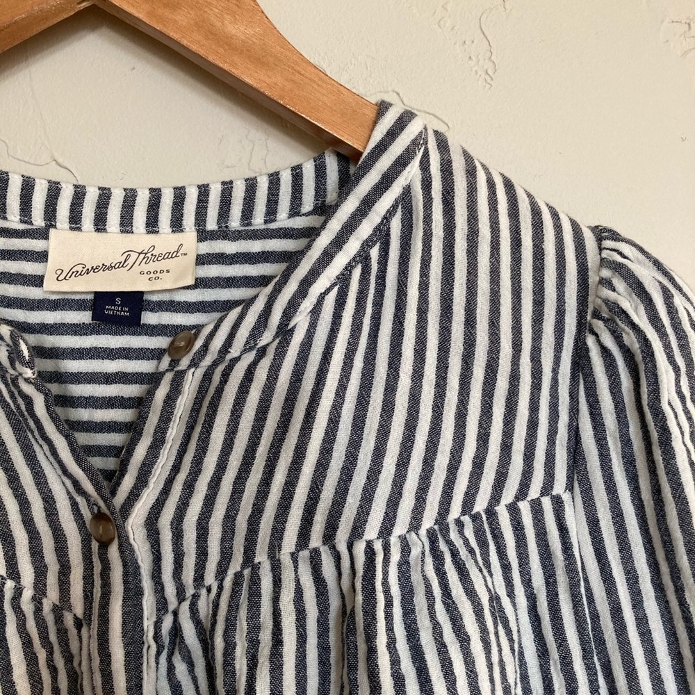 Universal Thread Striped Top - Picture 2 of 4
